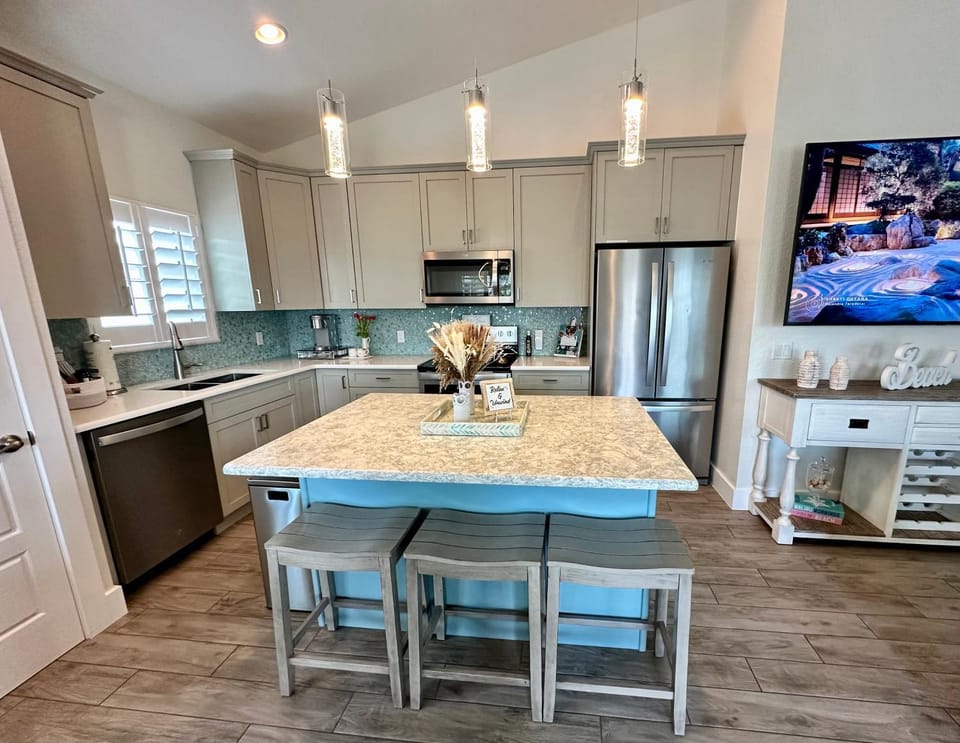 Dining area, kitchen