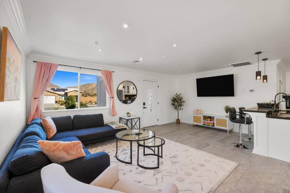 Communal lounge/ TV room, TV and multimedia, Kitchen or kitchenette, Living room, Seating area, Dining area, Evening entertainment, minibar