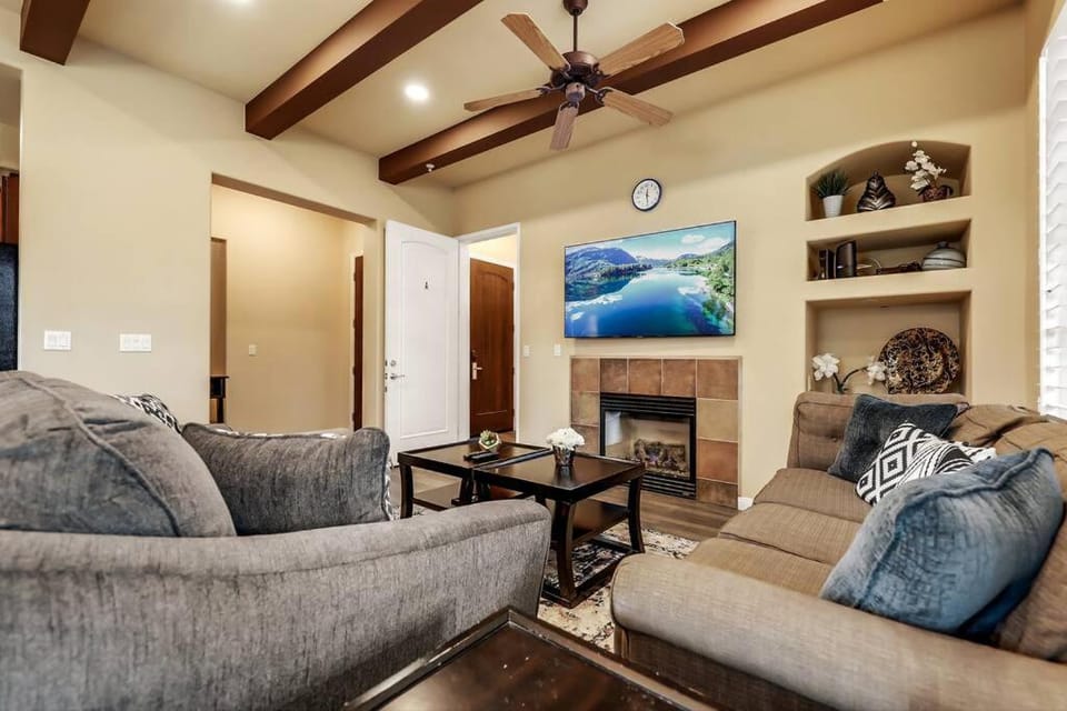 TV and multimedia, Living room, Seating area