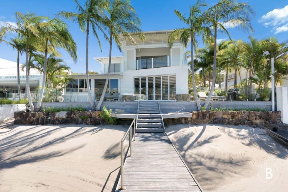 Lucy - Noosa - Noosaville House in Noosa Heads