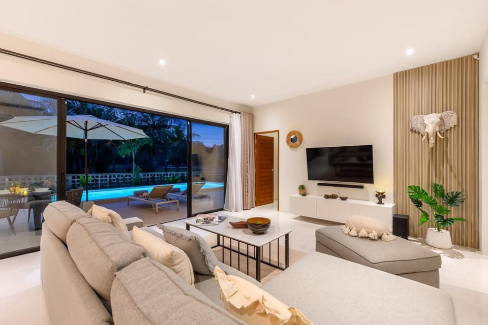 TV and multimedia, Living room, Seating area, Pool view, Swimming pool, sunbed