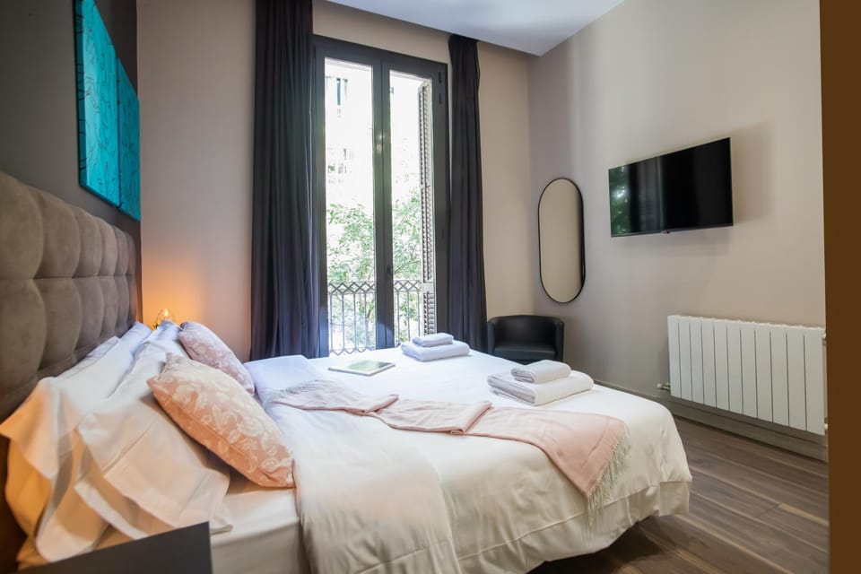 Bed, Photo of the whole room, Bedroom
