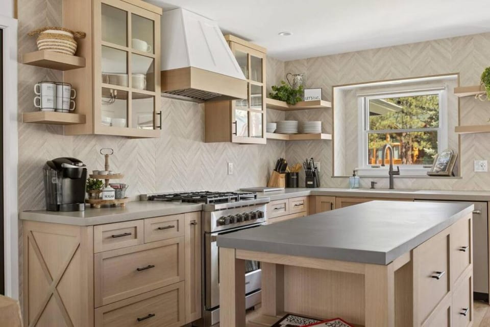 Heavenly Hideaway Near Slopes and Hot Tub House in Big Bear