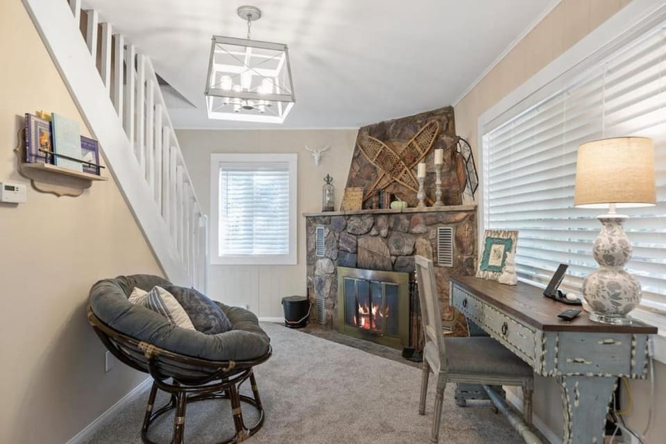 Storybook Cottage Near Slopes Country House in Big Bear