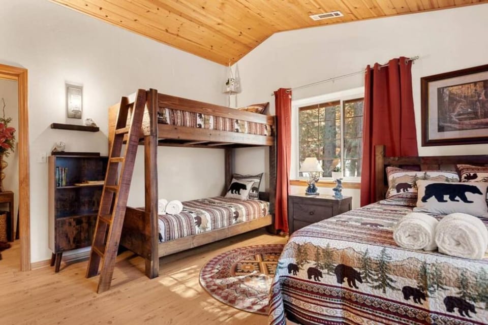 Moon Bears Modern Chic Dog Friendly Cabin Cabin in Big Bear
