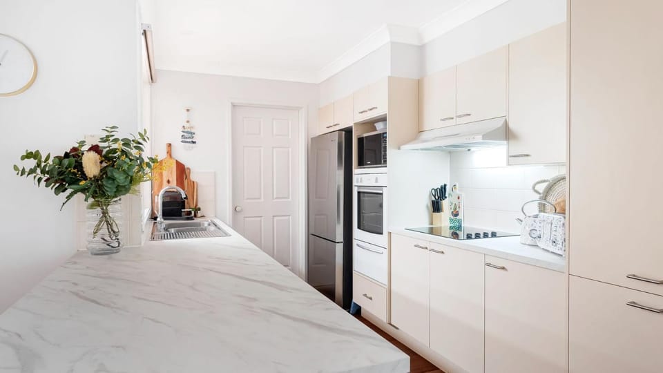 microwave, oven, stove, kitchen