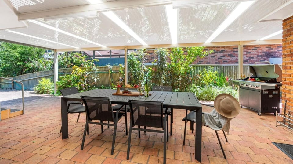Patio, Garden, Dining area, Garden view