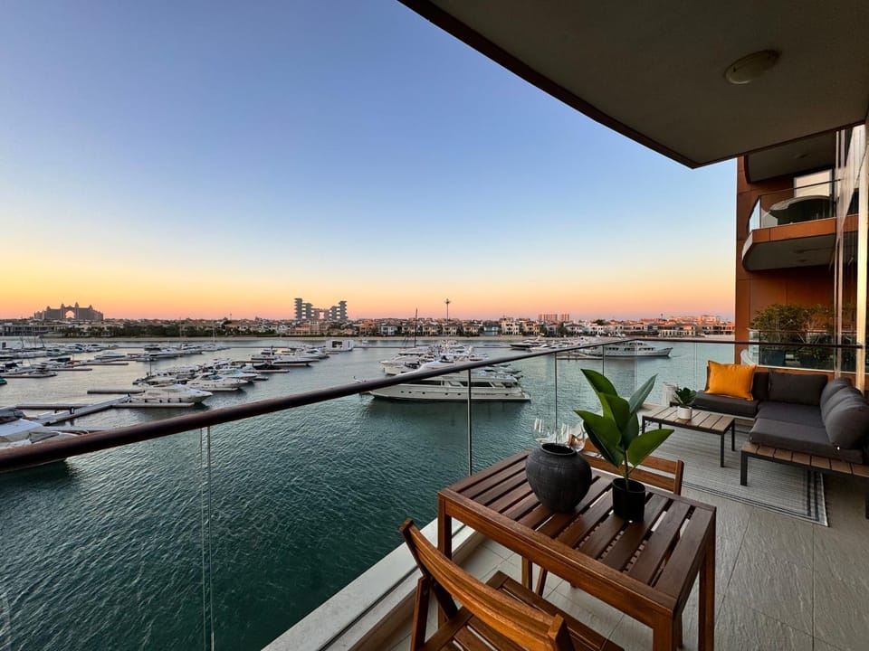Property building, Patio, View (from property/room), Balcony/Terrace, Evening entertainment, City view, Sea view