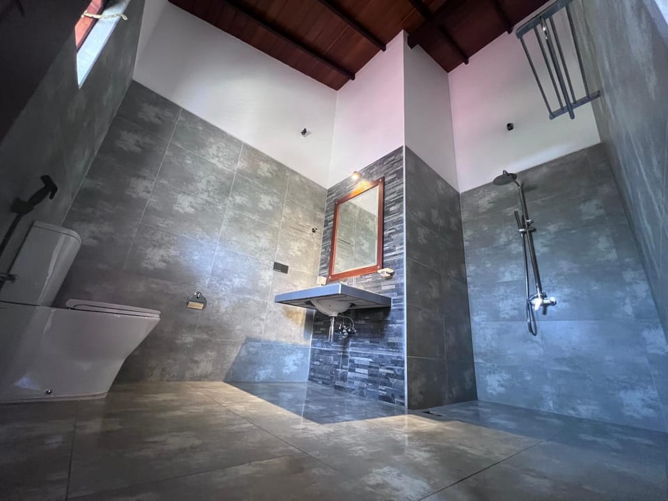 Shower, Bathroom, Internal: Not applicable to any particular room