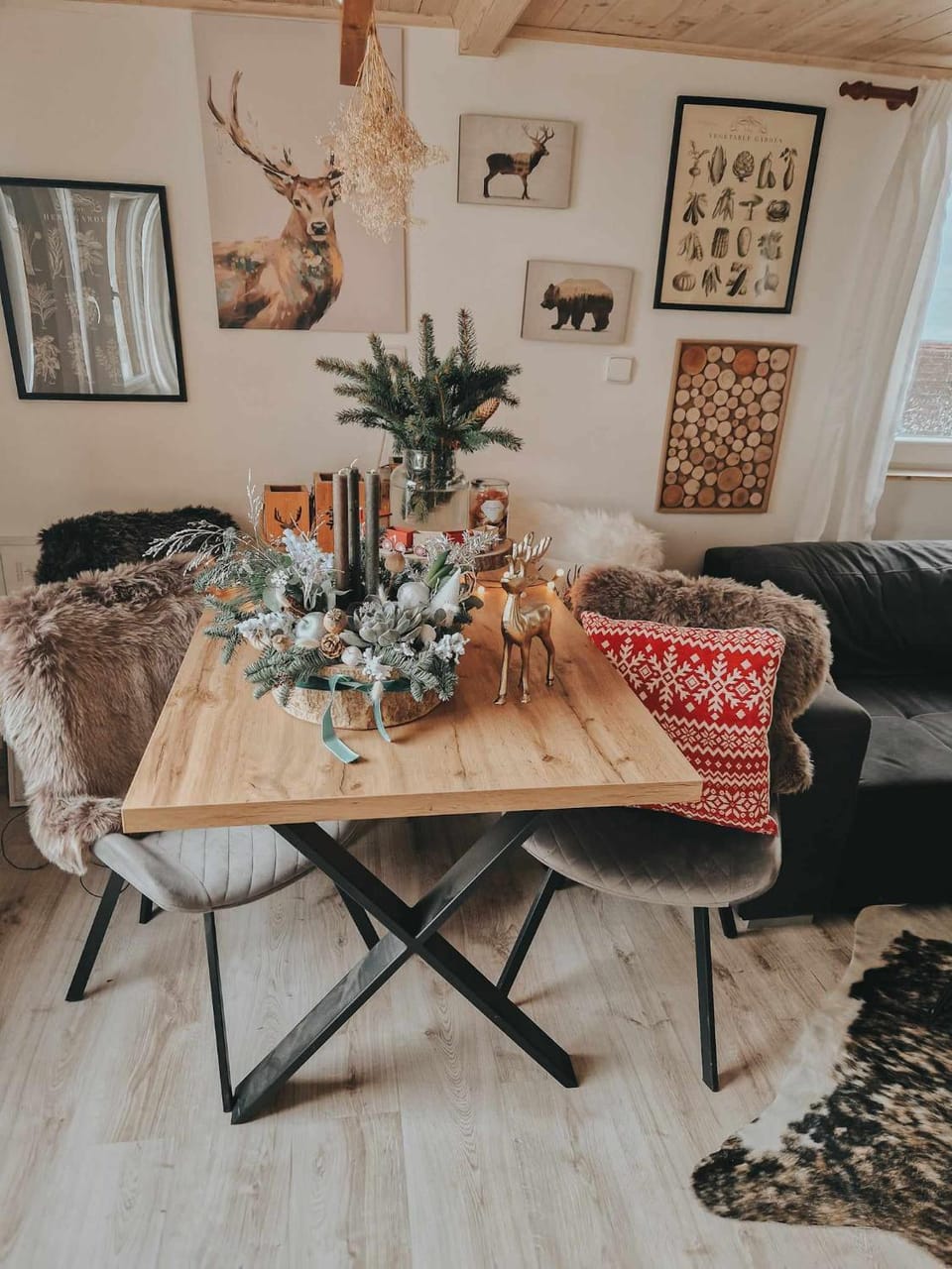 Living room, Seating area, Dining area