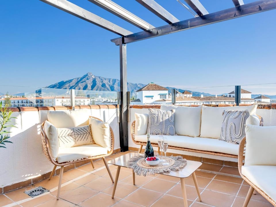 View (from property/room), Balcony/Terrace, Mountain view