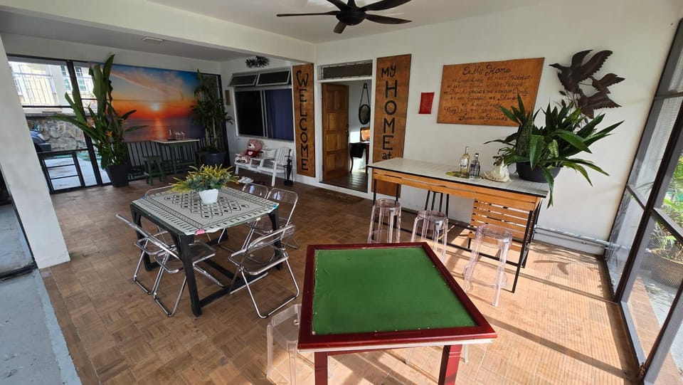 Billiard, Seating area