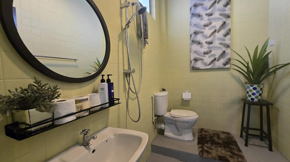 Shower, Toilet, Bathroom, bidet, towels