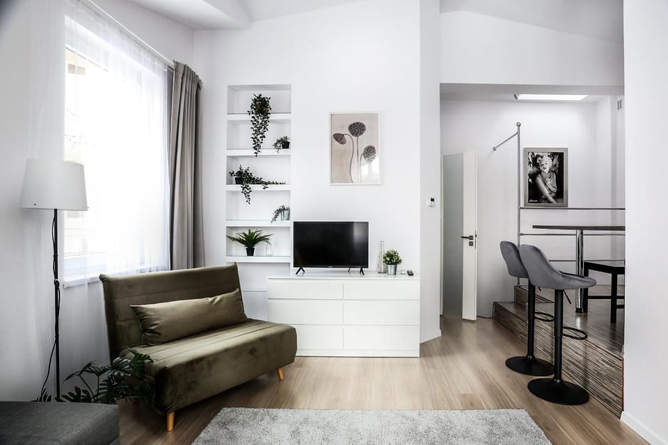 TV and multimedia, Living room, Photo of the whole room, Seating area, Dining area