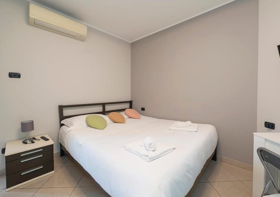 Bed, Photo of the whole room, Bedroom, towels, air conditioner