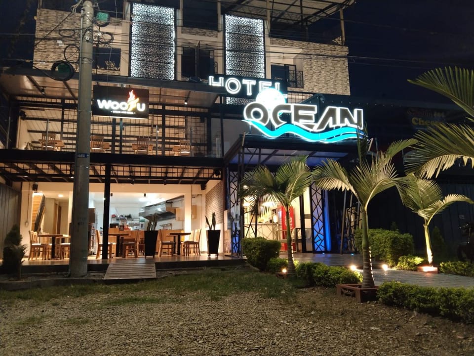 Property building, Restaurant/places to eat, Breakfast