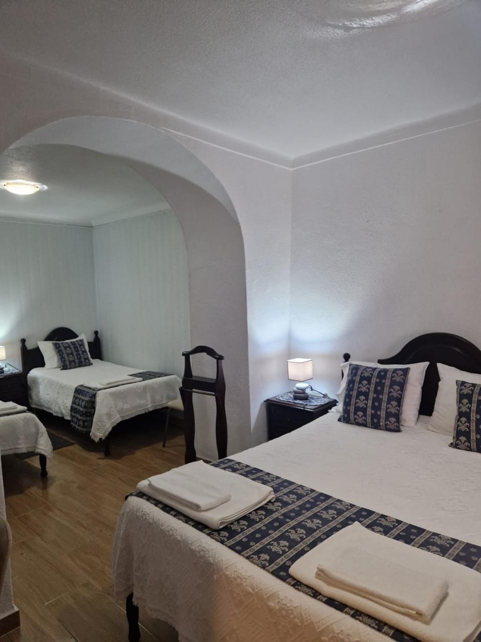 Bed, People, TV and multimedia, View (from property/room), Bedroom, Guests, Street view, group of guests, Family, Quiet street view, internet, locker, towels, air conditioner