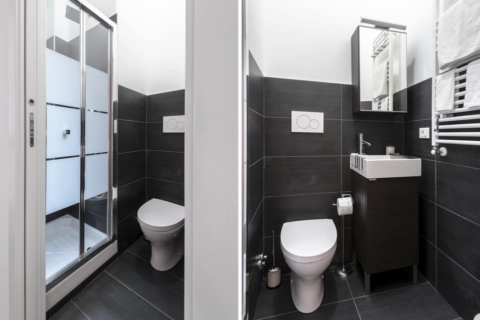 Shower, Toilet, Bathroom