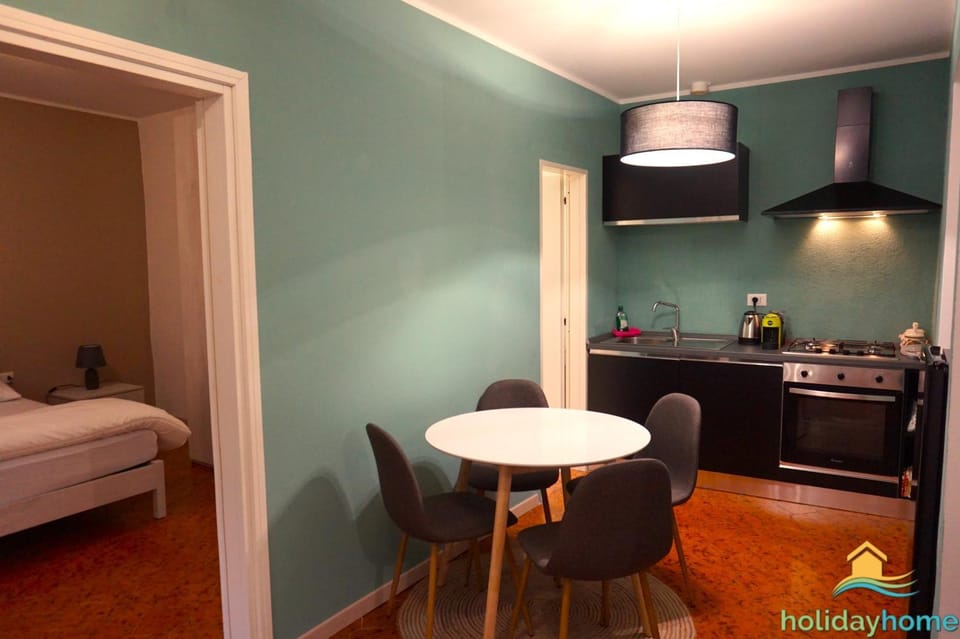Kitchen or kitchenette, Dining area, pet friendly, stove