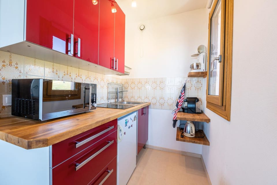 Kitchen or kitchenette, stove