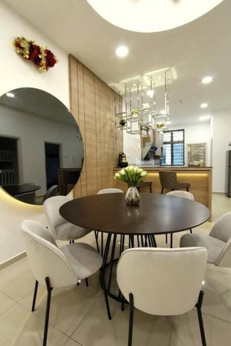 Unique 3 Storey Near Jonker@Heritage (max 25pax) House in Malacca
