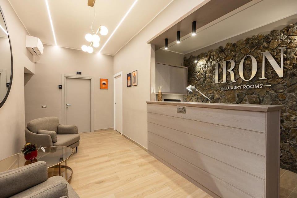 IRON Luxury Rooms Bed and Breakfast in Rome