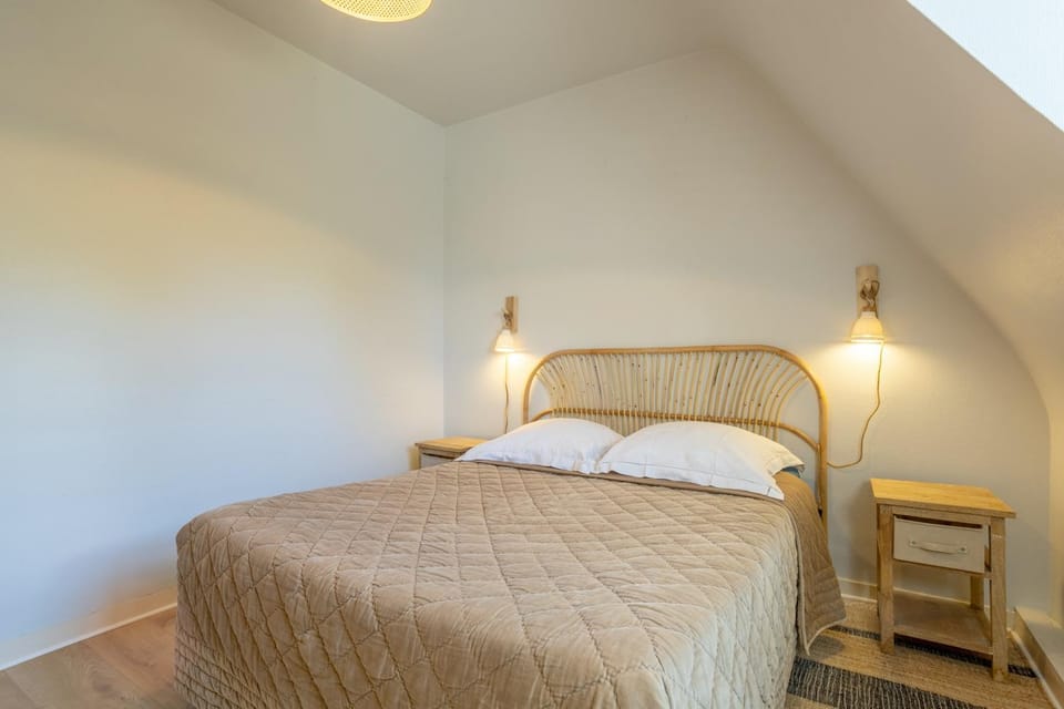 Property building, Living room, Bedroom