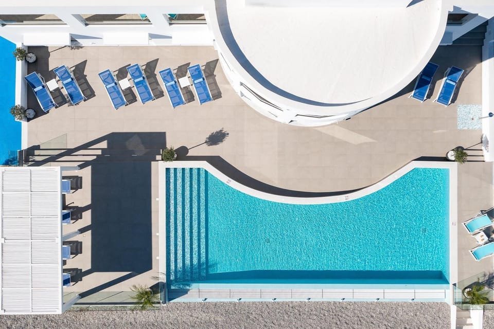 Day, Pool view, Swimming pool, sunbed
