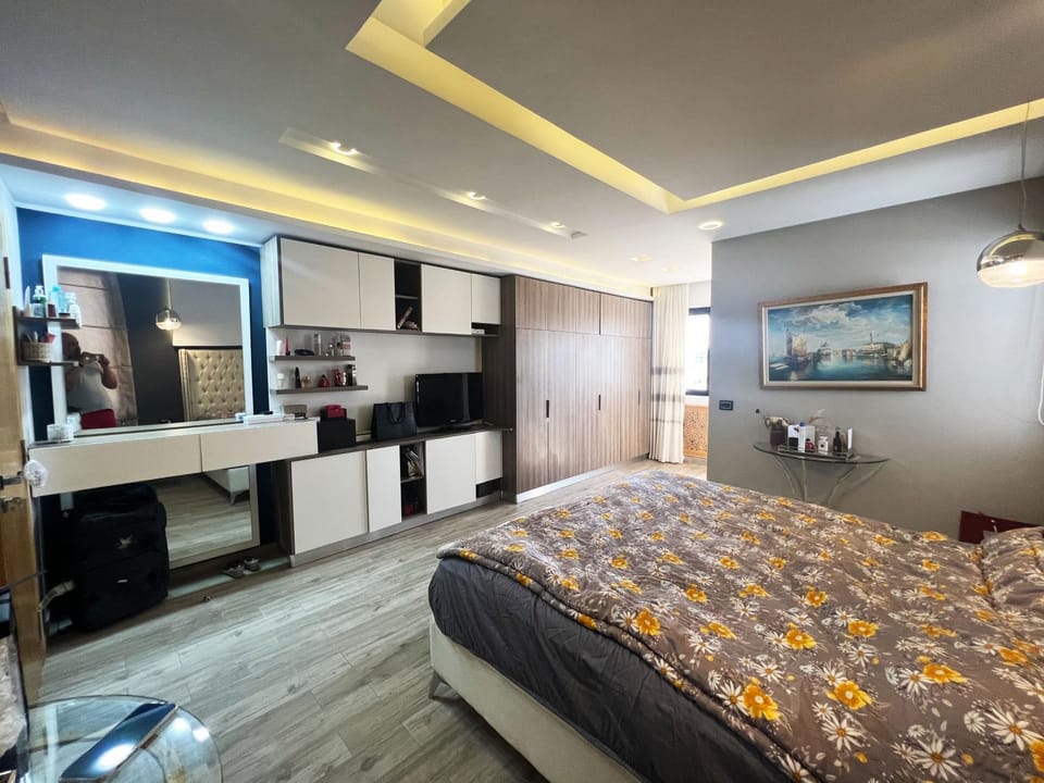 Bed, Photo of the whole room, Seating area, Bedroom, wardrobe