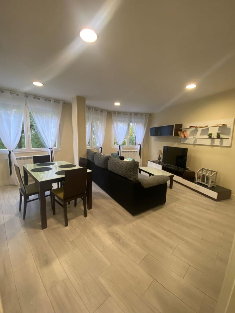 TV and multimedia, Dining area