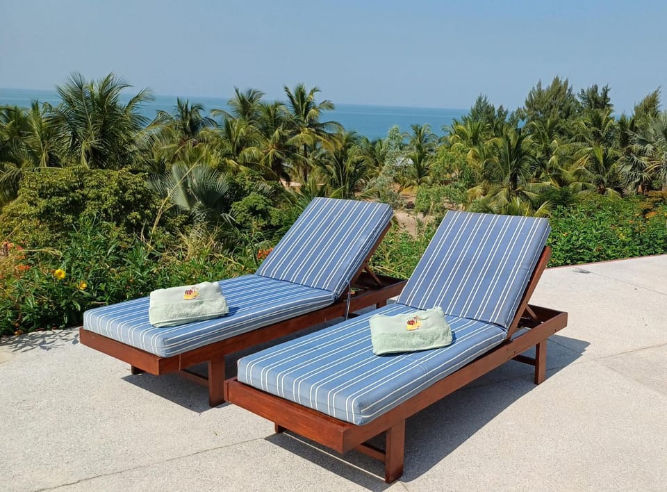 Sea view, sunbed