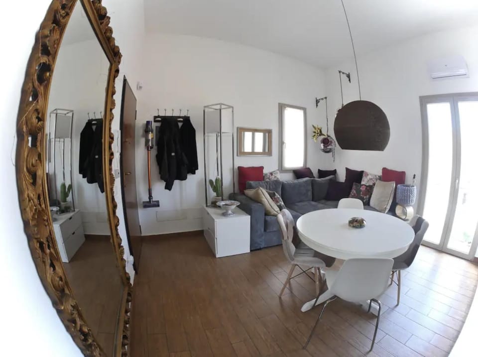 Living room, Photo of the whole room, Seating area, Dining area
