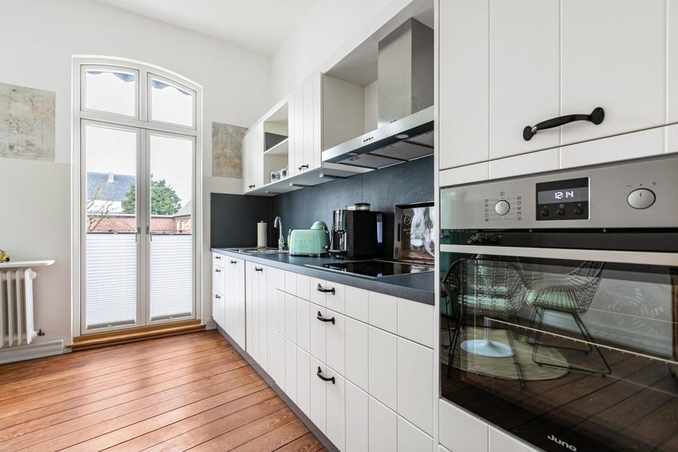 Property building, Kitchen or kitchenette, Living room