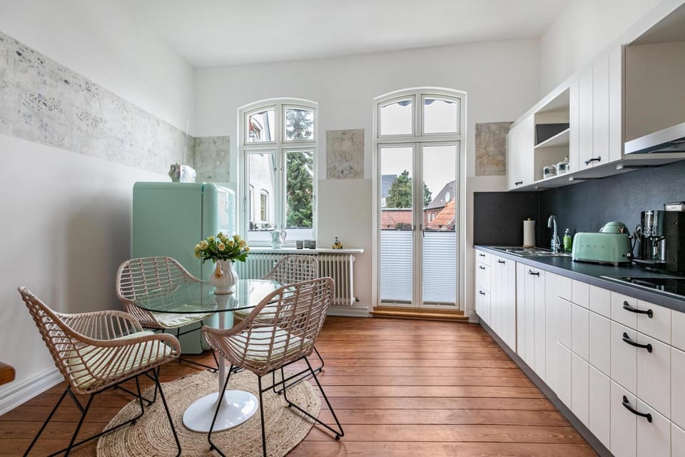 Property building, Kitchen or kitchenette, Living room
