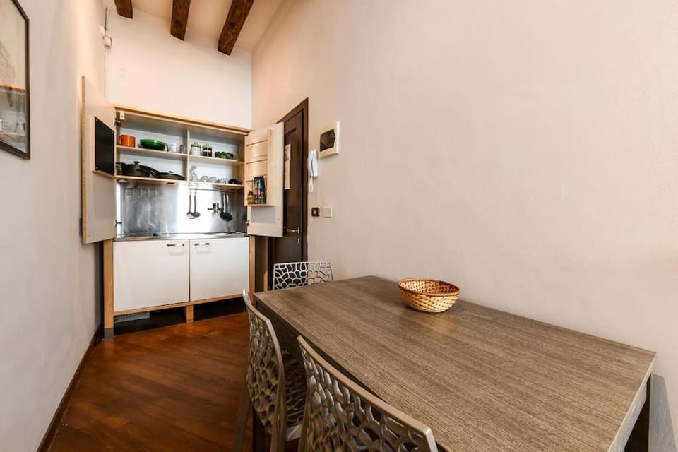 Dining area, minibar, stove