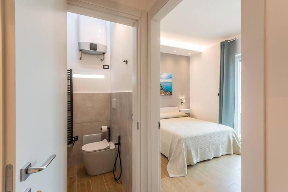 Bed, Bathroom, Photo of the whole room