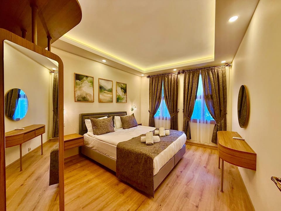 Bed, TV and multimedia, Photo of the whole room, Bedroom, towels, wardrobe