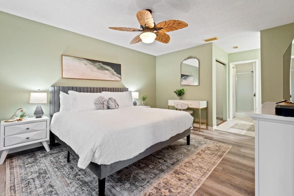 Siren’s Song, Minutes to IMG & Anna Maria Island Apartment in Florida