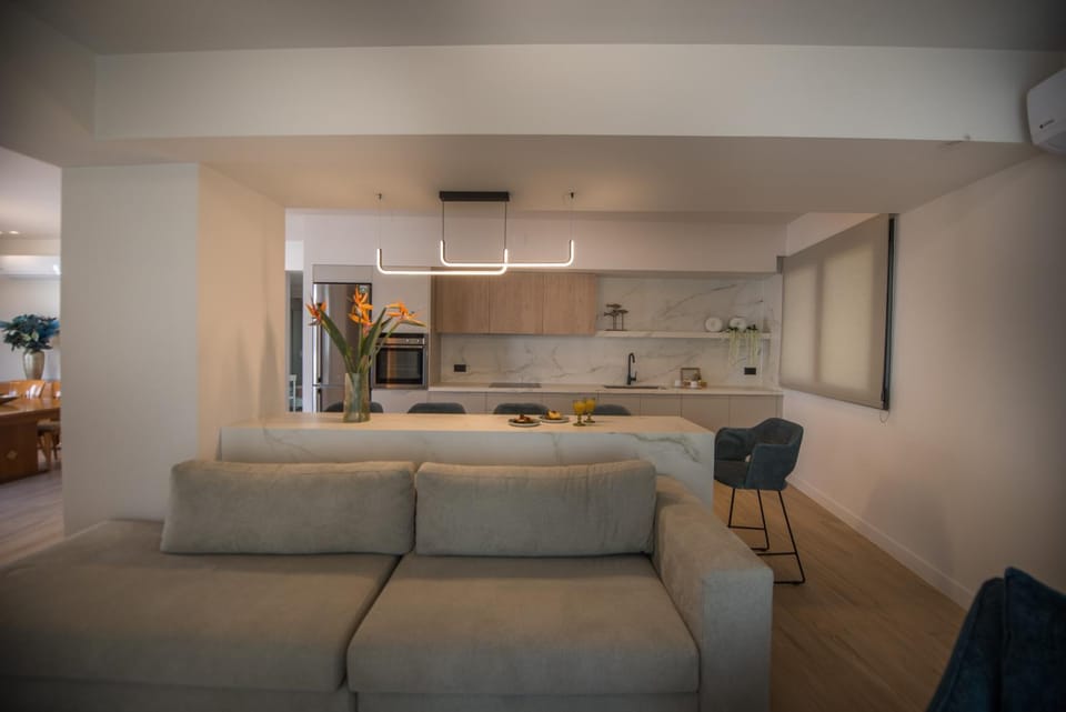 Kitchen or kitchenette, Living room