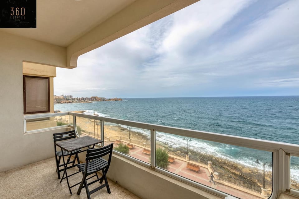 Patio, Day, Natural landscape, View (from property/room), Balcony/Terrace, Living room, Seating area, Dining area, Beach, Sea view