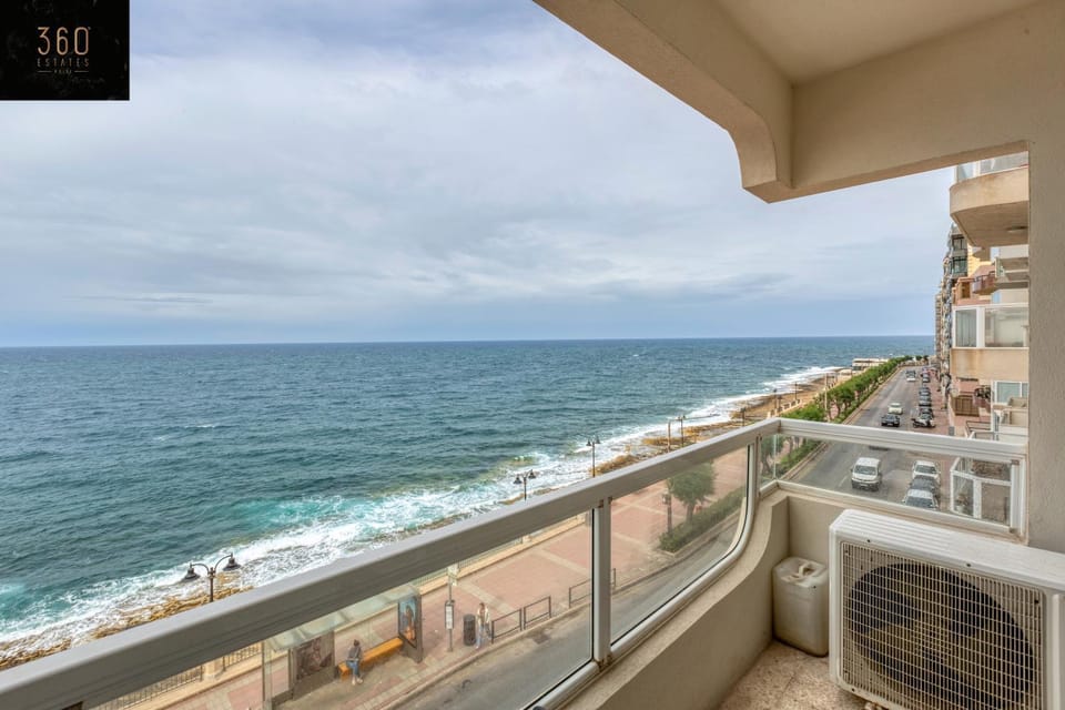 Communal lounge/ TV room, Day, Natural landscape, View (from property/room), Balcony/Terrace, Beach, Evening entertainment, Sea view