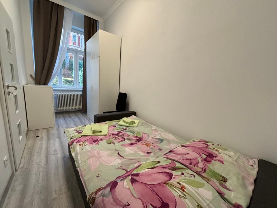 Bed, Bedroom, wardrobe