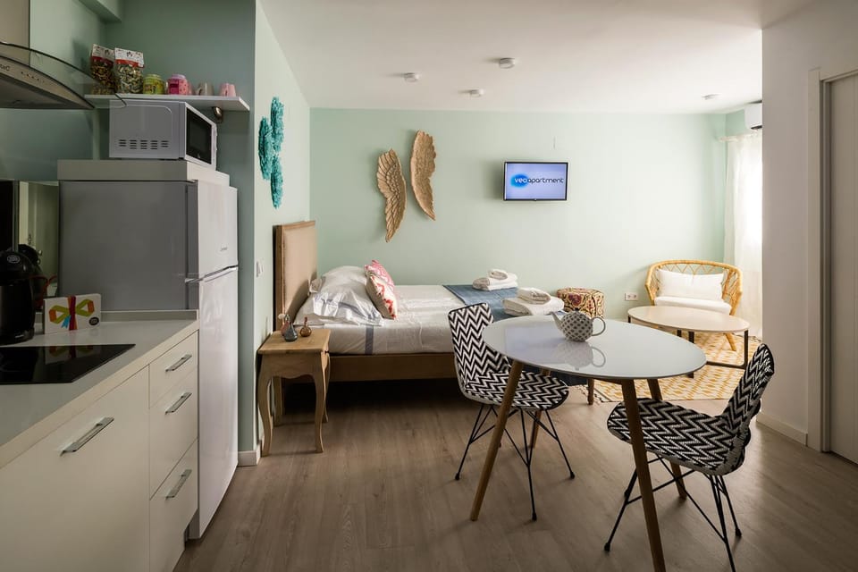Kitchen or kitchenette, Photo of the whole room, Dining area