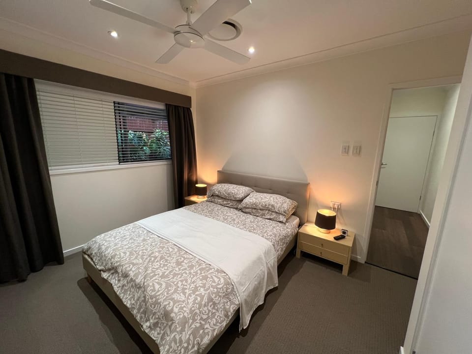 Bed, Photo of the whole room, Bedroom, fireplace