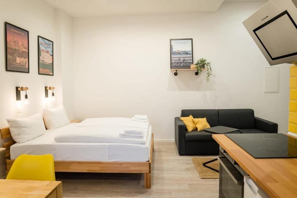 Bed, TV and multimedia, Living room, Seating area, Bedroom