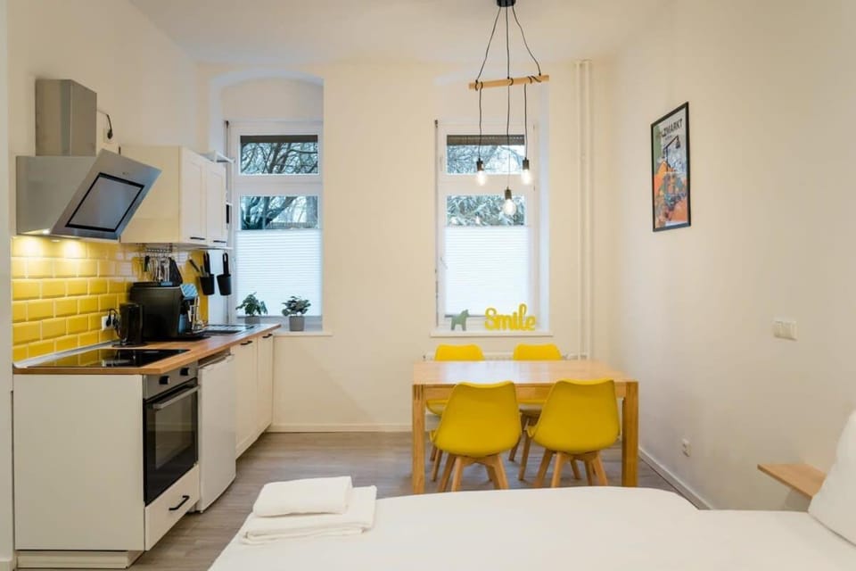Kitchen or kitchenette, Photo of the whole room, stove