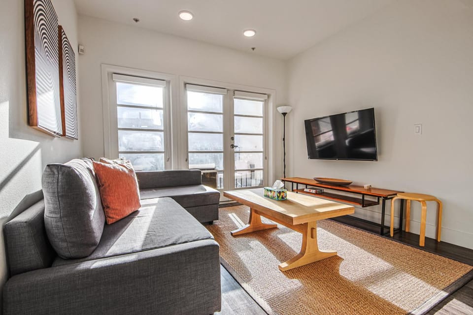 Communal lounge/ TV room, TV and multimedia, Living room