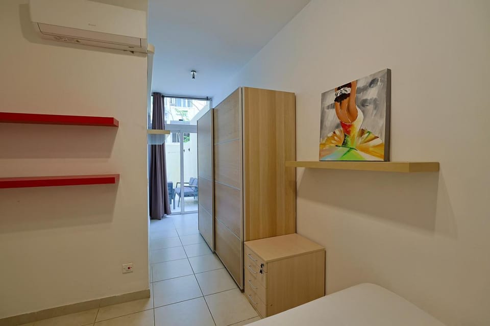 Bed, Photo of the whole room, Bedroom, wardrobe