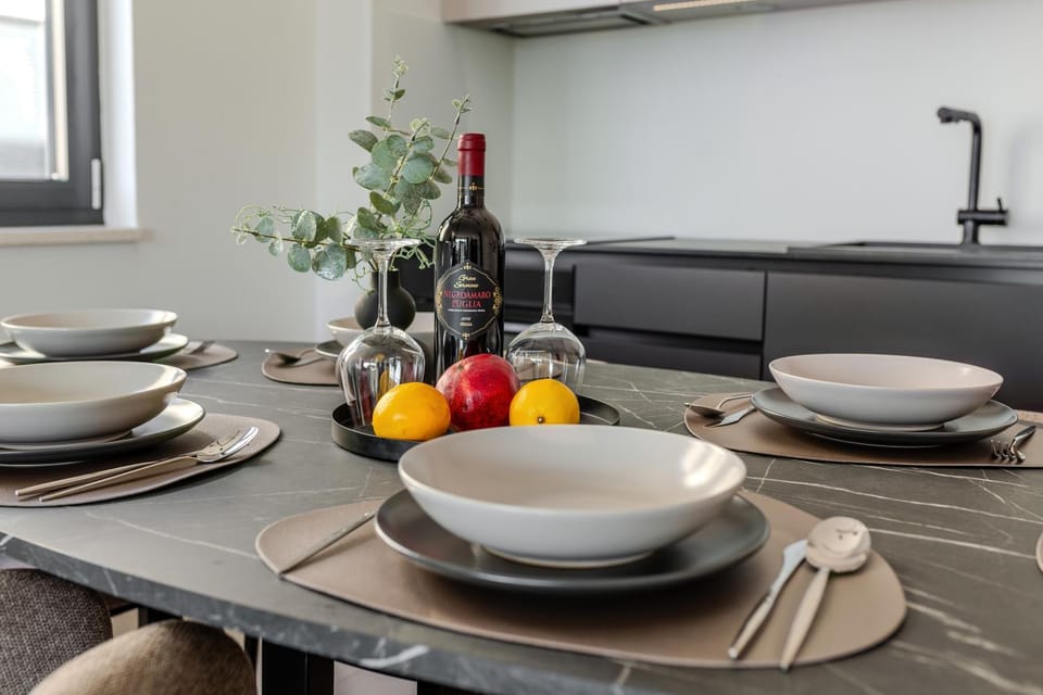 Dining area, kitchen