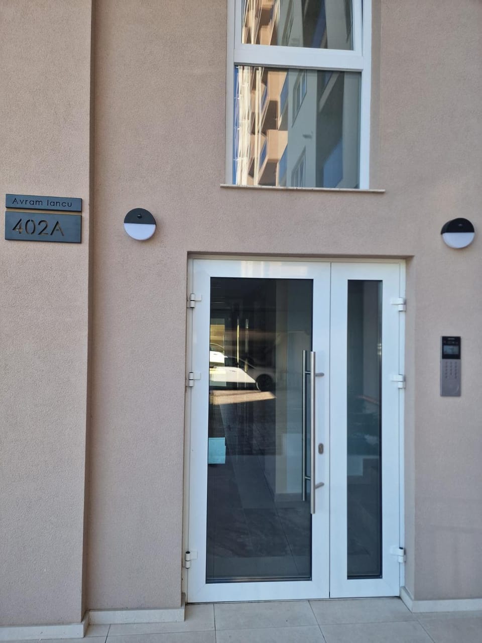 Facade/entrance